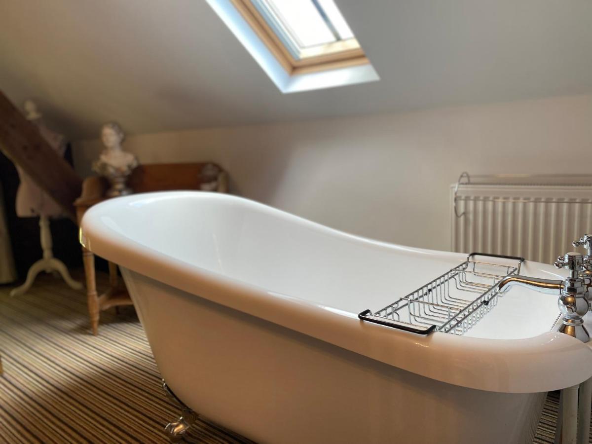 Betsey Trotwood. Historic Stylish 2-Bed Cottage. Blundeston Exterior photo