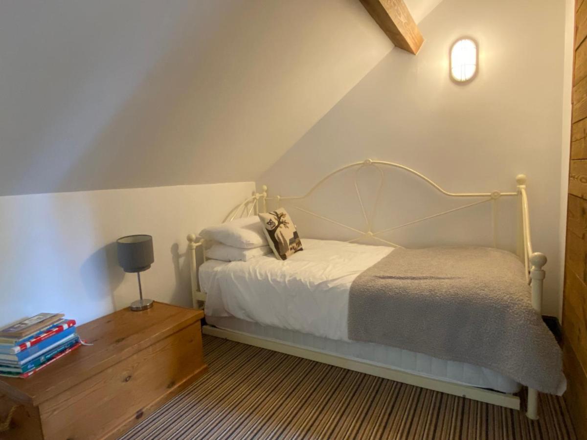 Betsey Trotwood. Historic Stylish 2-Bed Cottage. Blundeston Exterior photo