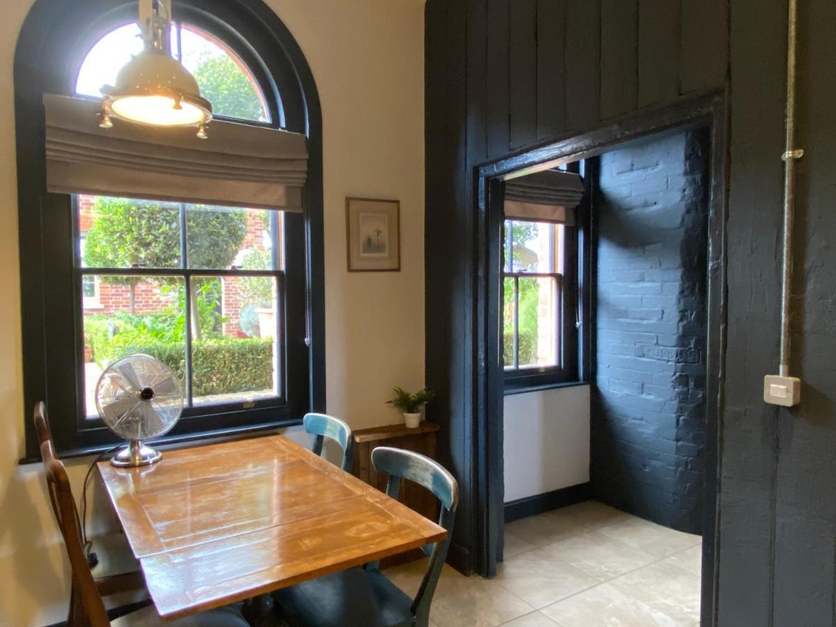 Betsey Trotwood. Historic Stylish 2-Bed Cottage. Blundeston Exterior photo