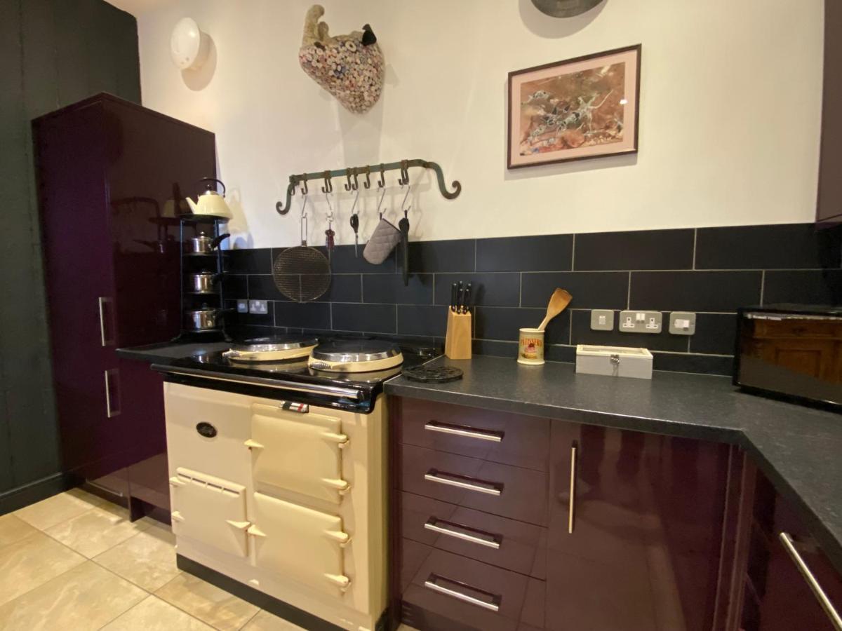 Betsey Trotwood. Historic Stylish 2-Bed Cottage. Blundeston Exterior photo